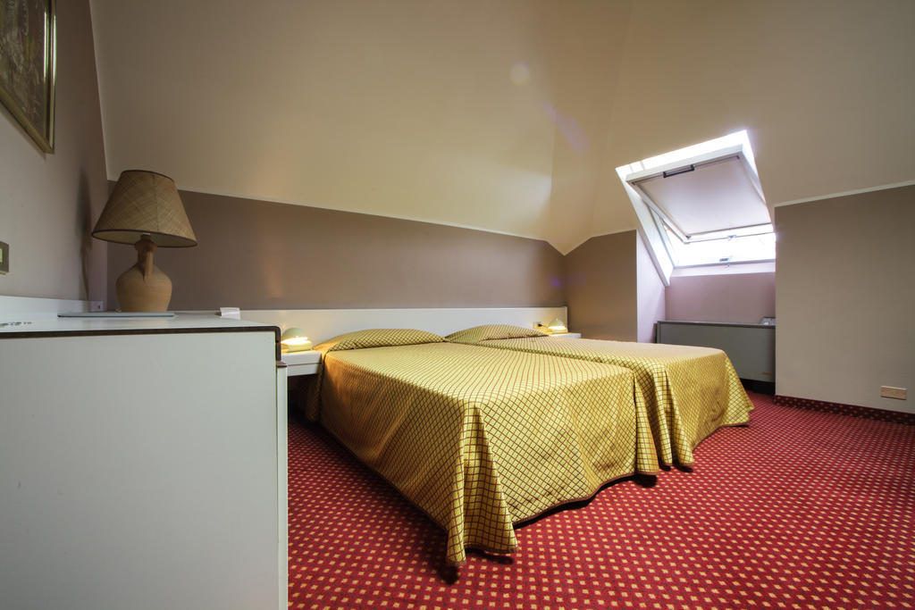 Hotel I Diamanti Garlasco 部屋 写真