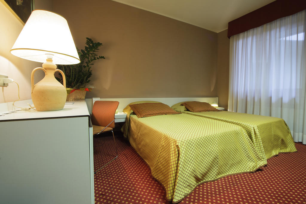 Hotel I Diamanti Garlasco 部屋 写真